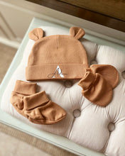 Load image into Gallery viewer, BABY HAT, SOCKS &amp; MITTENS | BROWN
