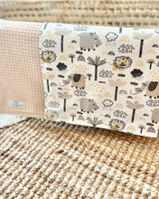 Load image into Gallery viewer, WAFFLE BLANKET ZOO
